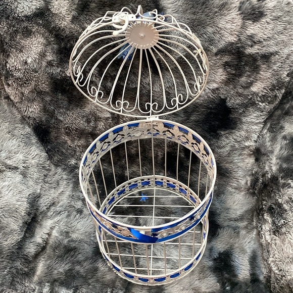 White  Wrought Iron Birdcage
Decorative Hinged Bird Embellished with blue bird - Picture 3 of 16